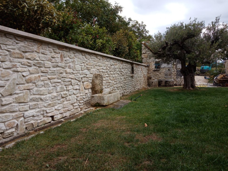 Mur en pierre naturelle