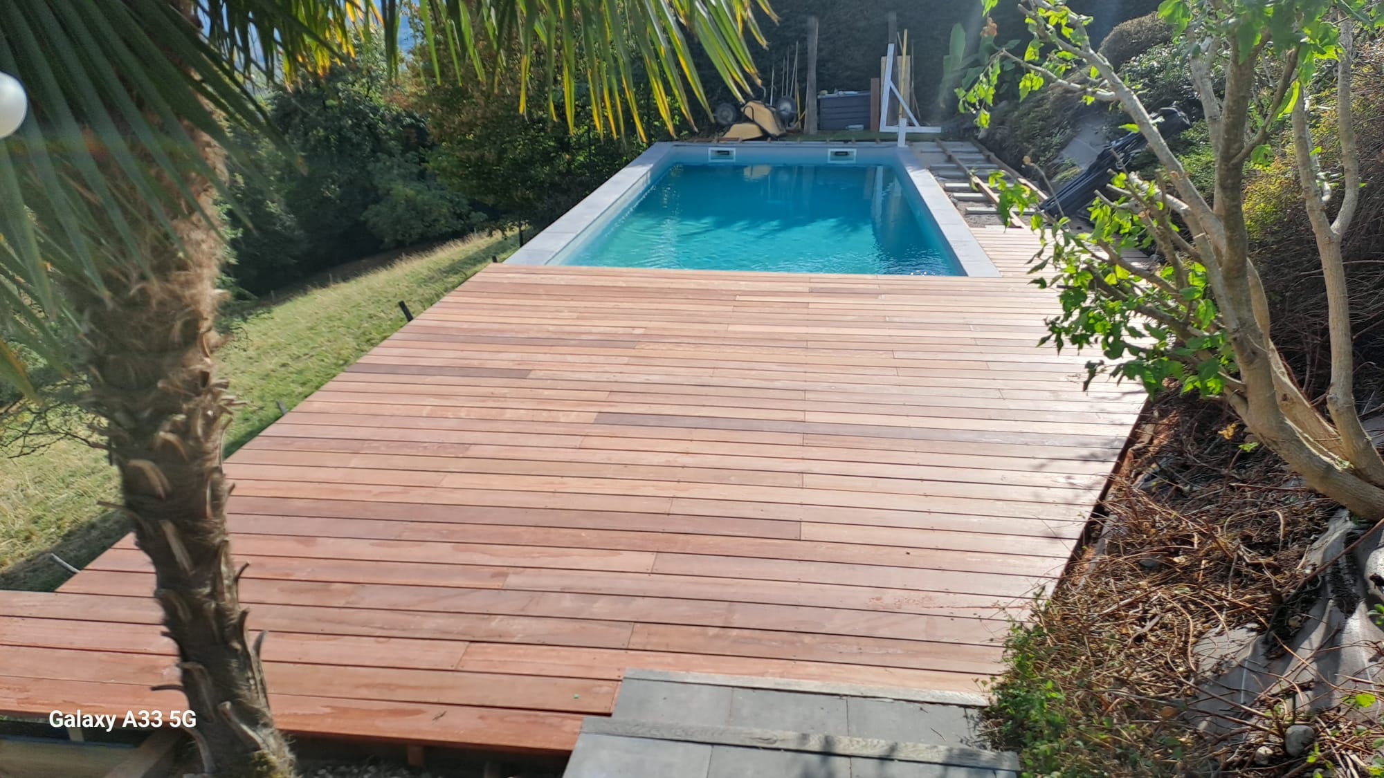 Réalisation des plages de piscine en terrasse bois